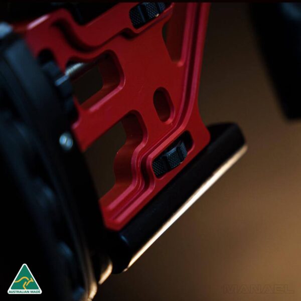 MANAEL CB12 Chassis - Rapid Adjust Thumbwheels and bag rider rear end Rapid Adjust Thumbwheels with detent to adjust integrated bag rider